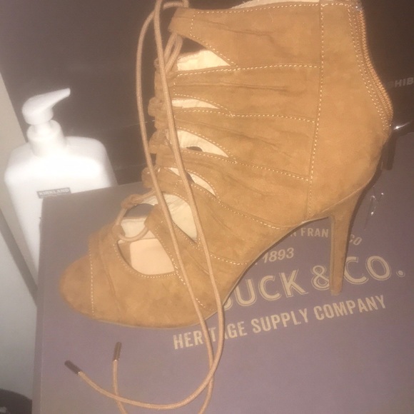 BRAND NEW Suede Tan Heels - Picture 1 of 4